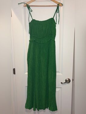 &merci | Green Crinkled Smocked Tie-Shoulder Maxi Dress w/Pockets